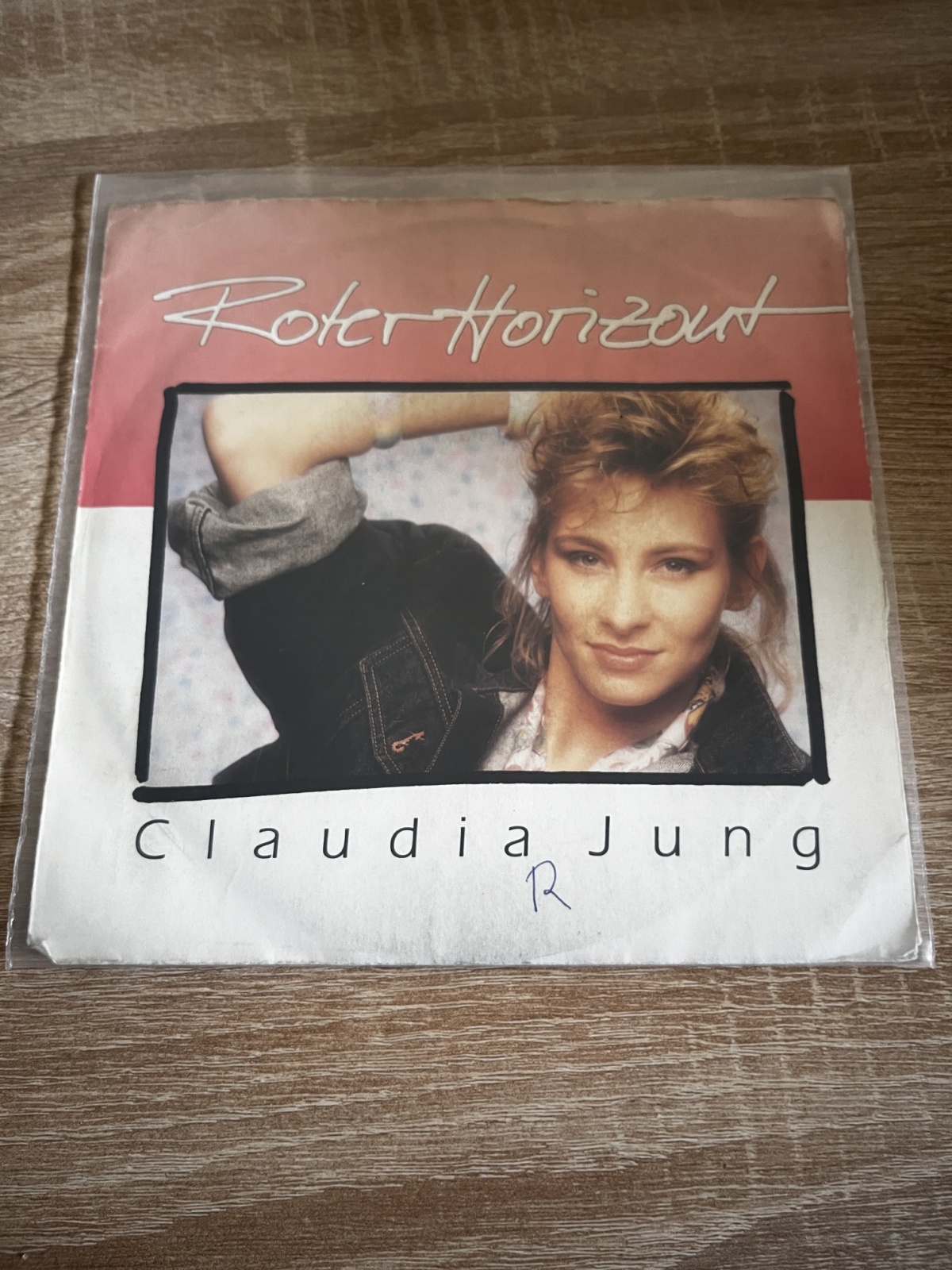 SINGLE / Claudia Jung – Roter Horizont