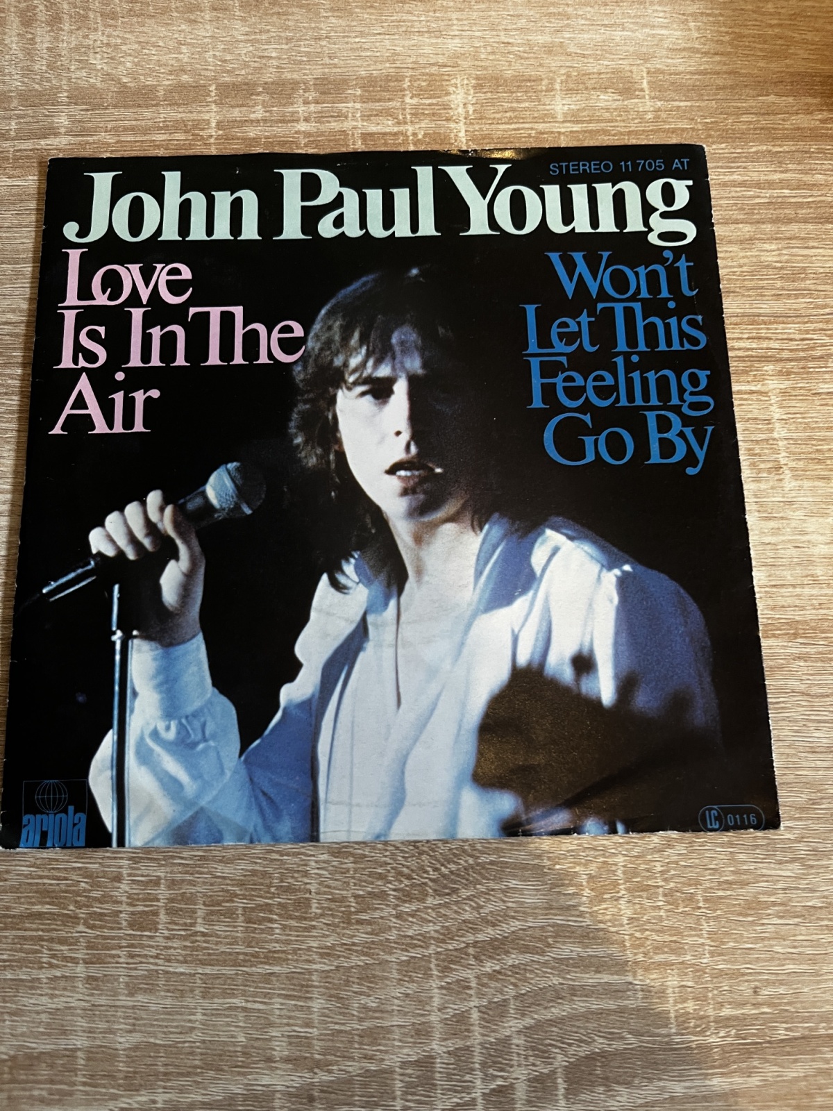 SINGLE / John Paul Young – Love Is In The Air