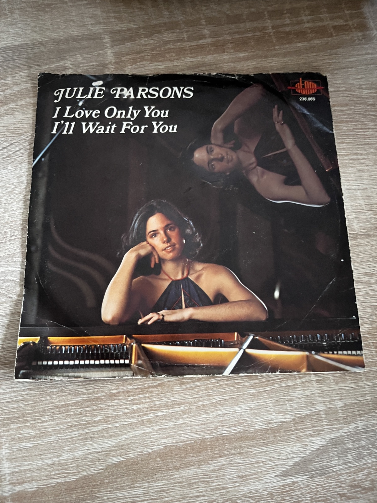 SINGLE / Julie Parsons – I Love Only You / I'll Wait For You