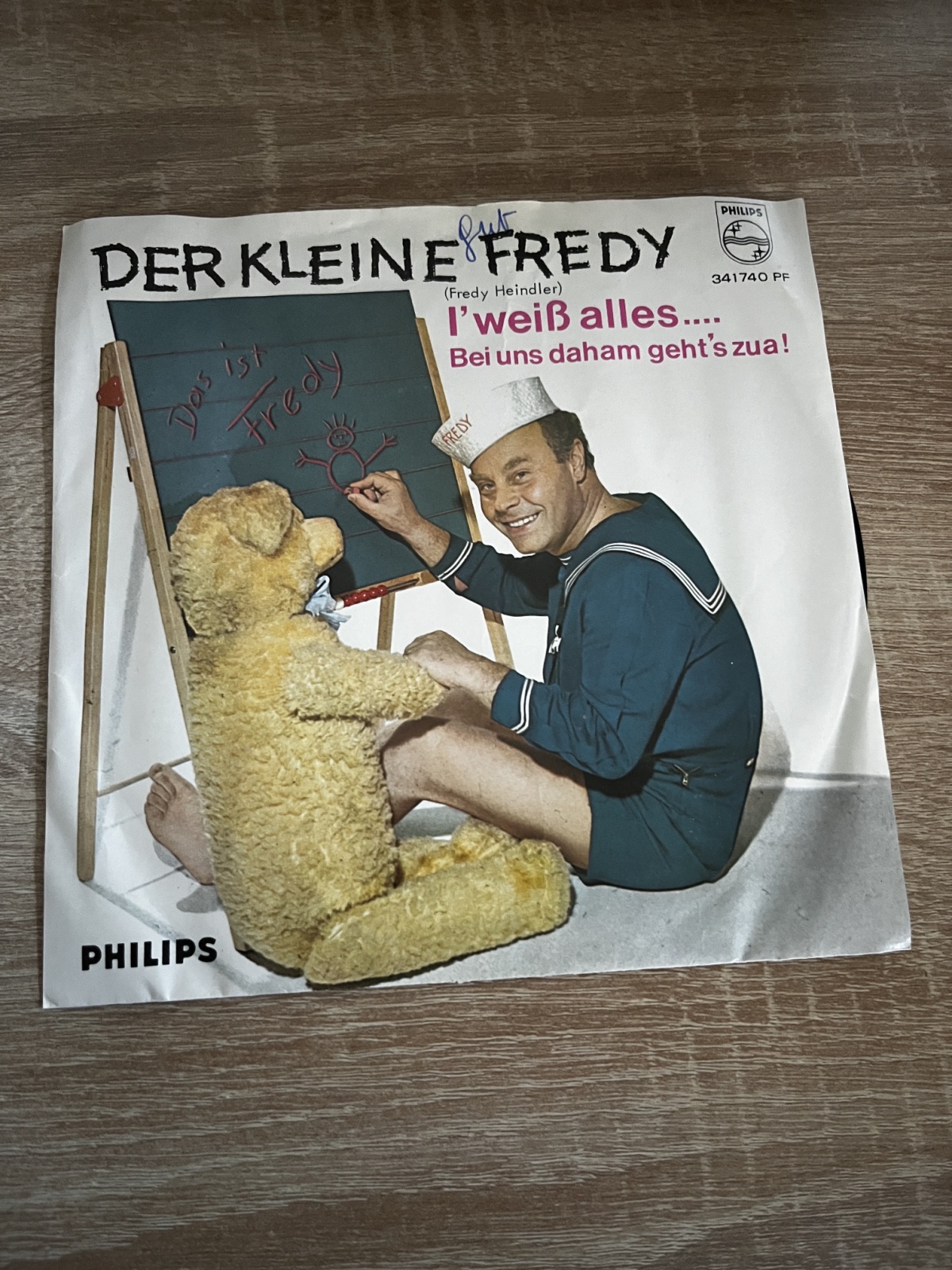 SINGLE / Der Kleine Fredy – I' Weiß Alles... / Bei Uns Daham Geht's Zua!