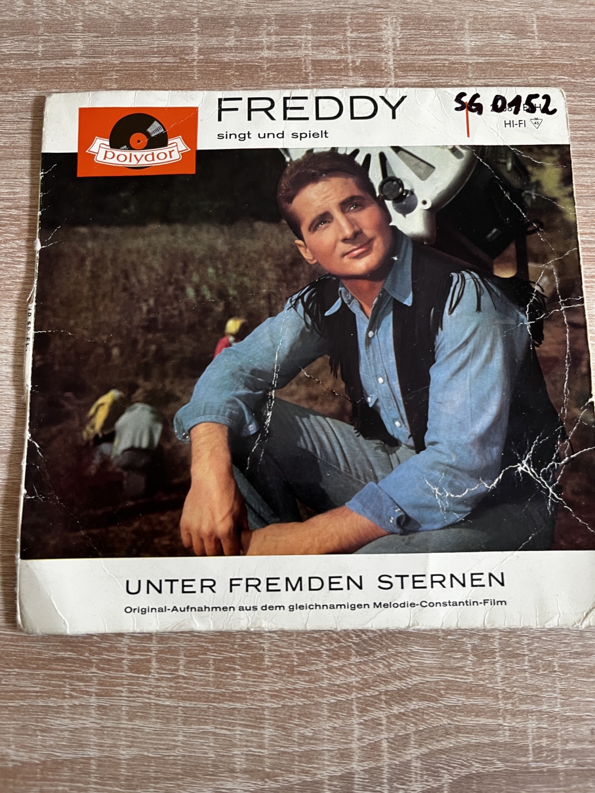 SINGLE / Freddy – Unter Fremden Sternen