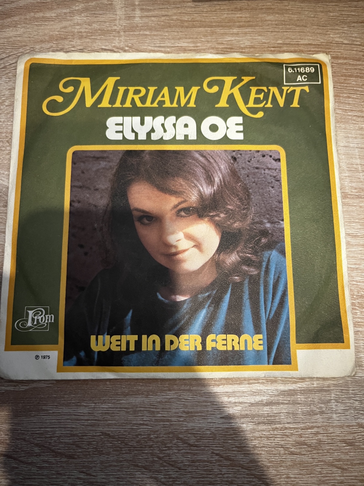 SINGLE / Miriam Kent – Elyssa Oe