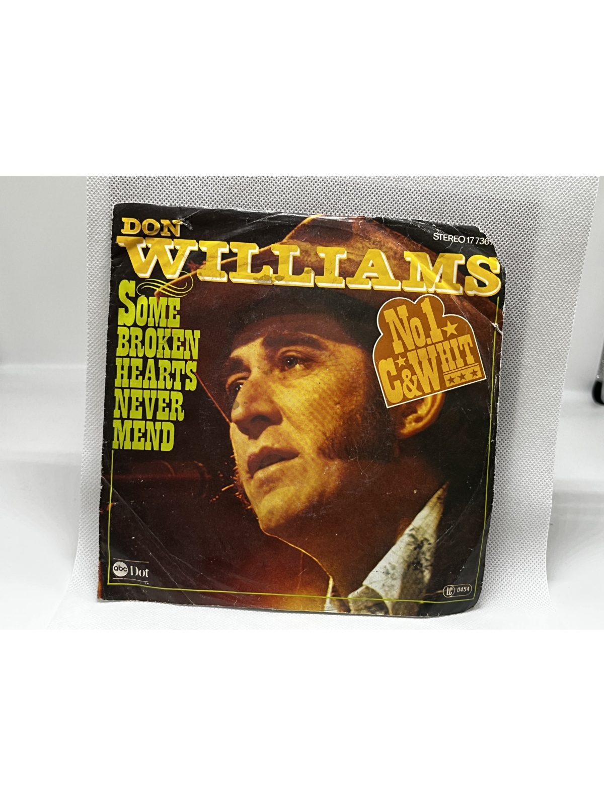 SINGLE / Don Williams – Some Broken Hearts Never Mend