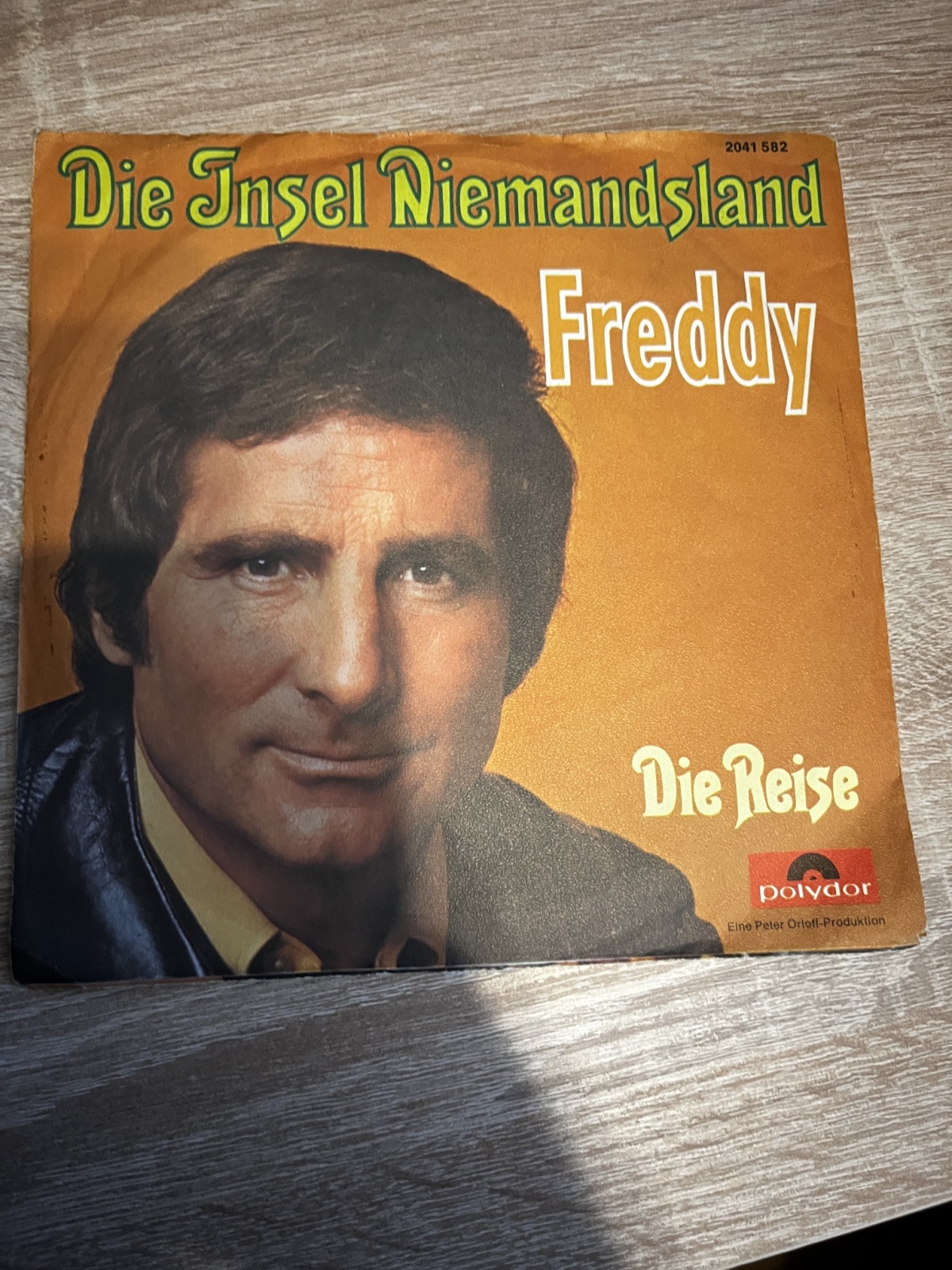 SINGLE / Freddy – Die Insel Niemandsland