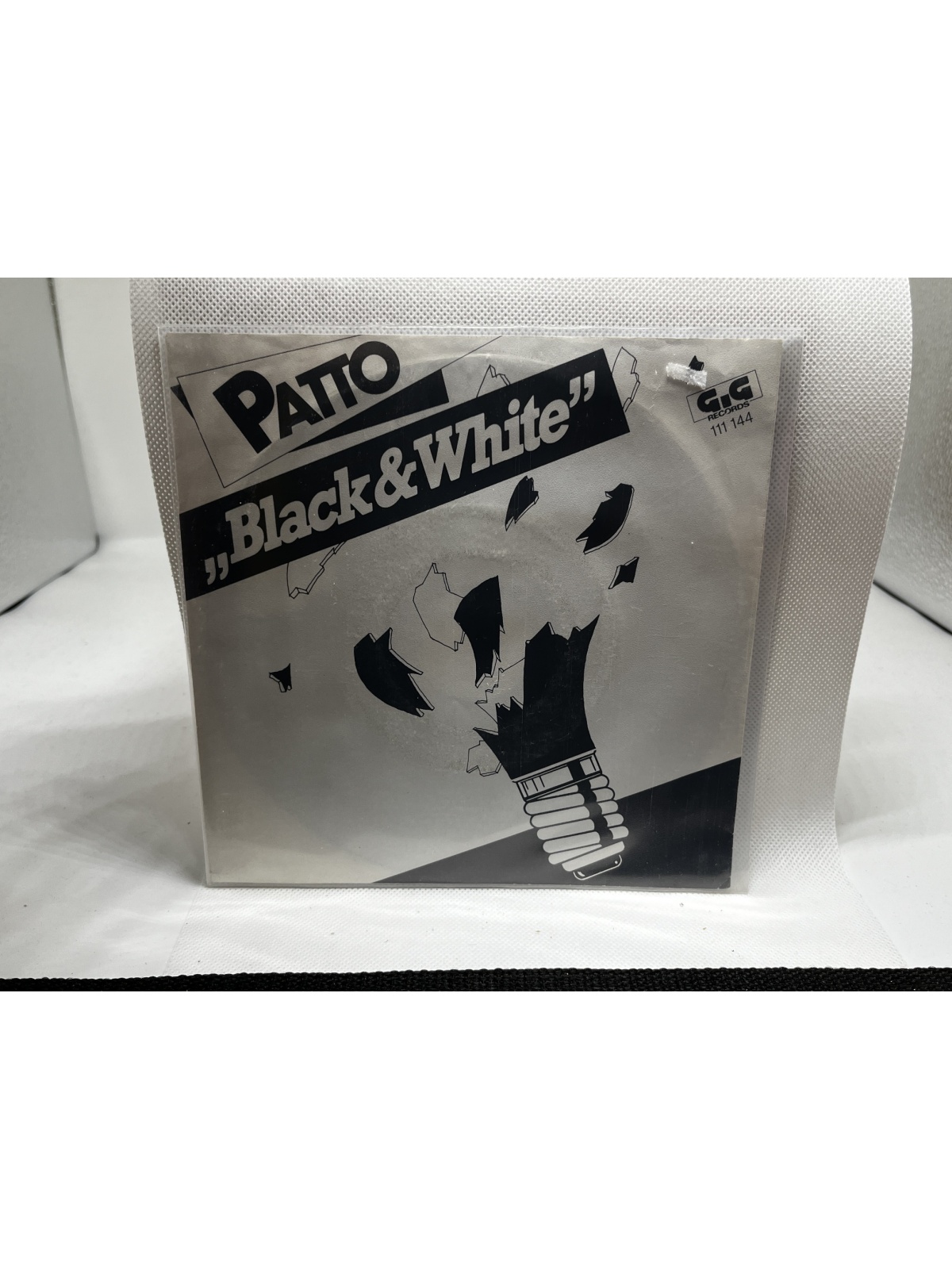 SINGLE / Patto – Black And White