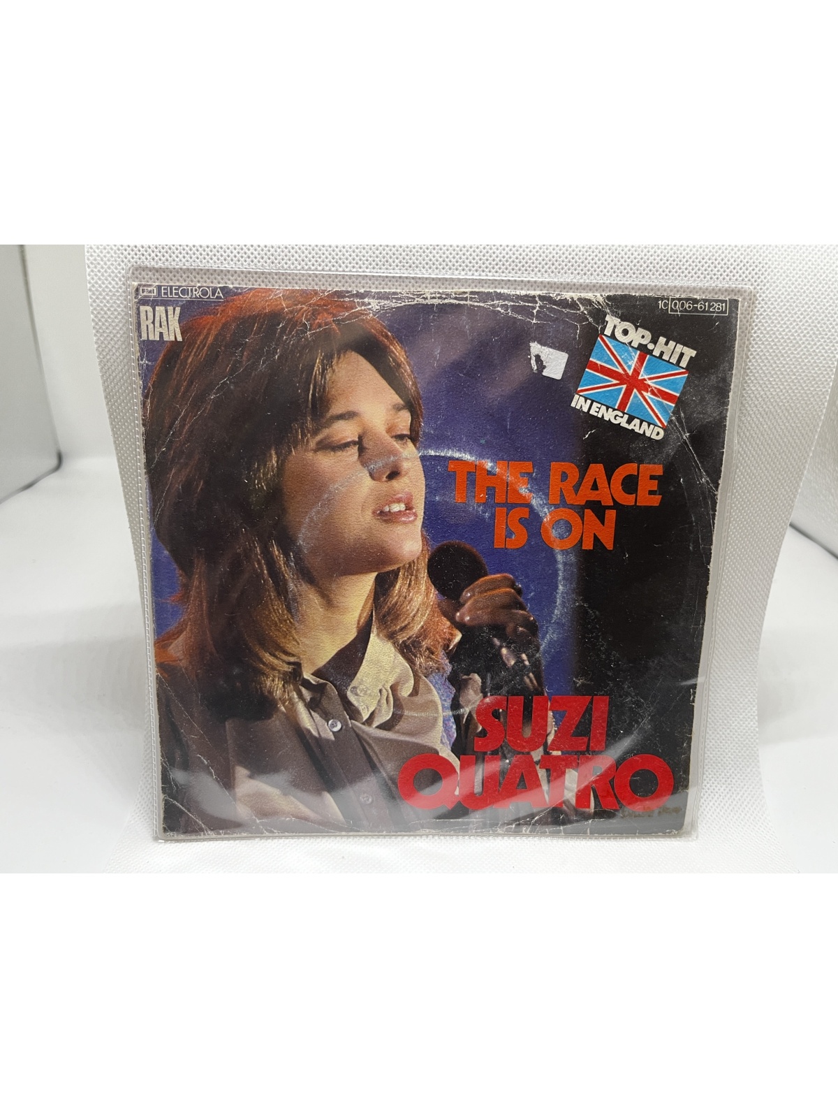 SINGLE / Suzi Quatro – The Race Is On