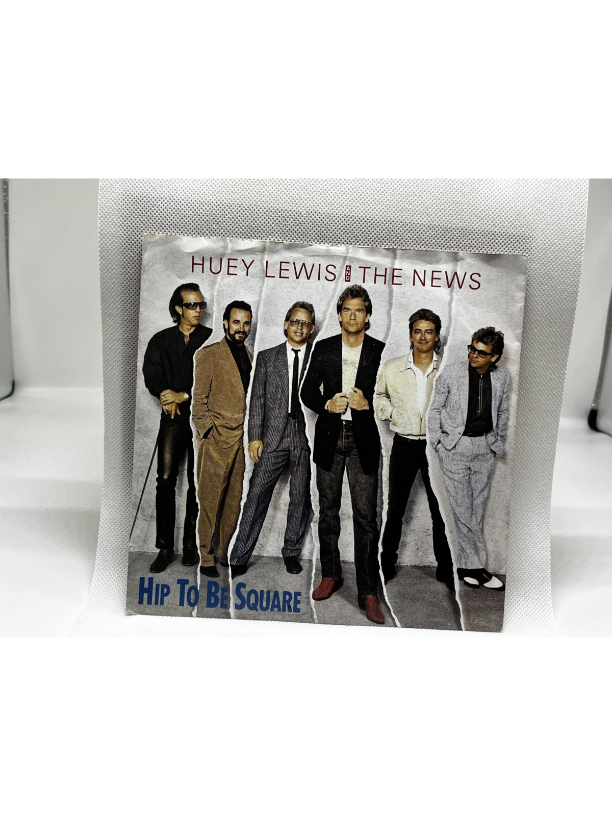 SINGLE / Huey Lewis And The News – Hip To Be Square