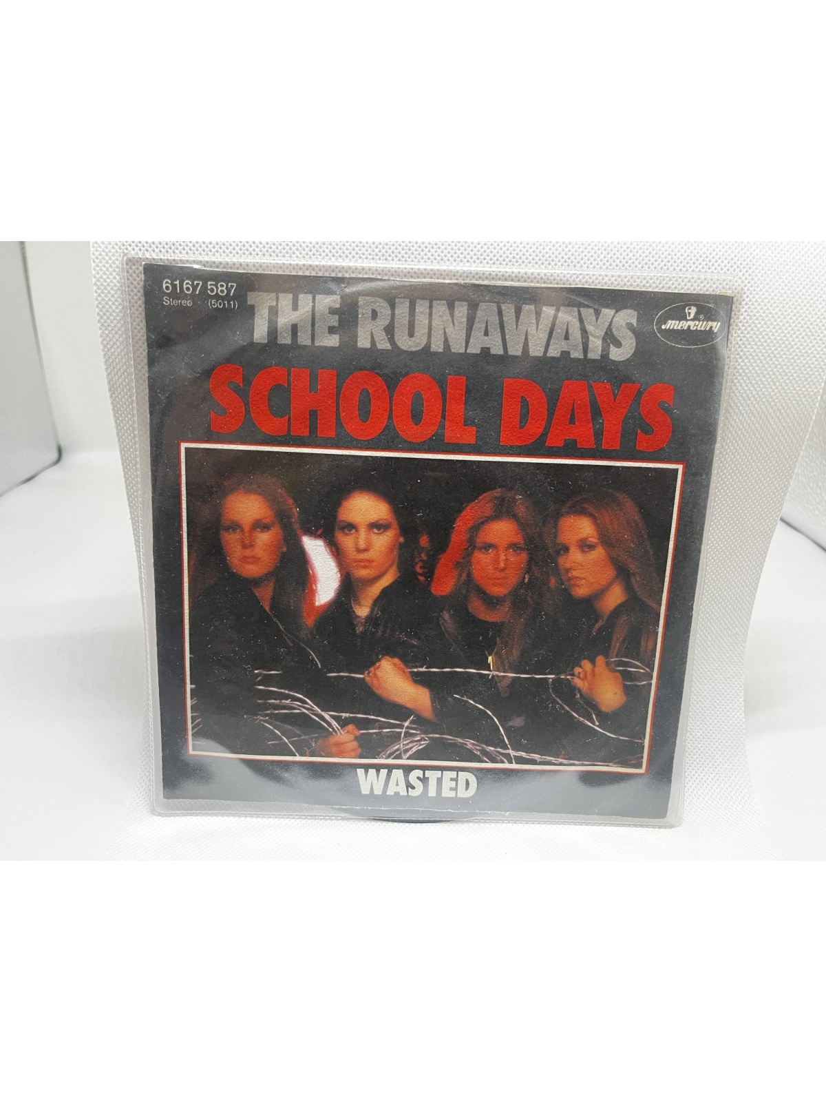 SINGLE / The Runaways – School Days