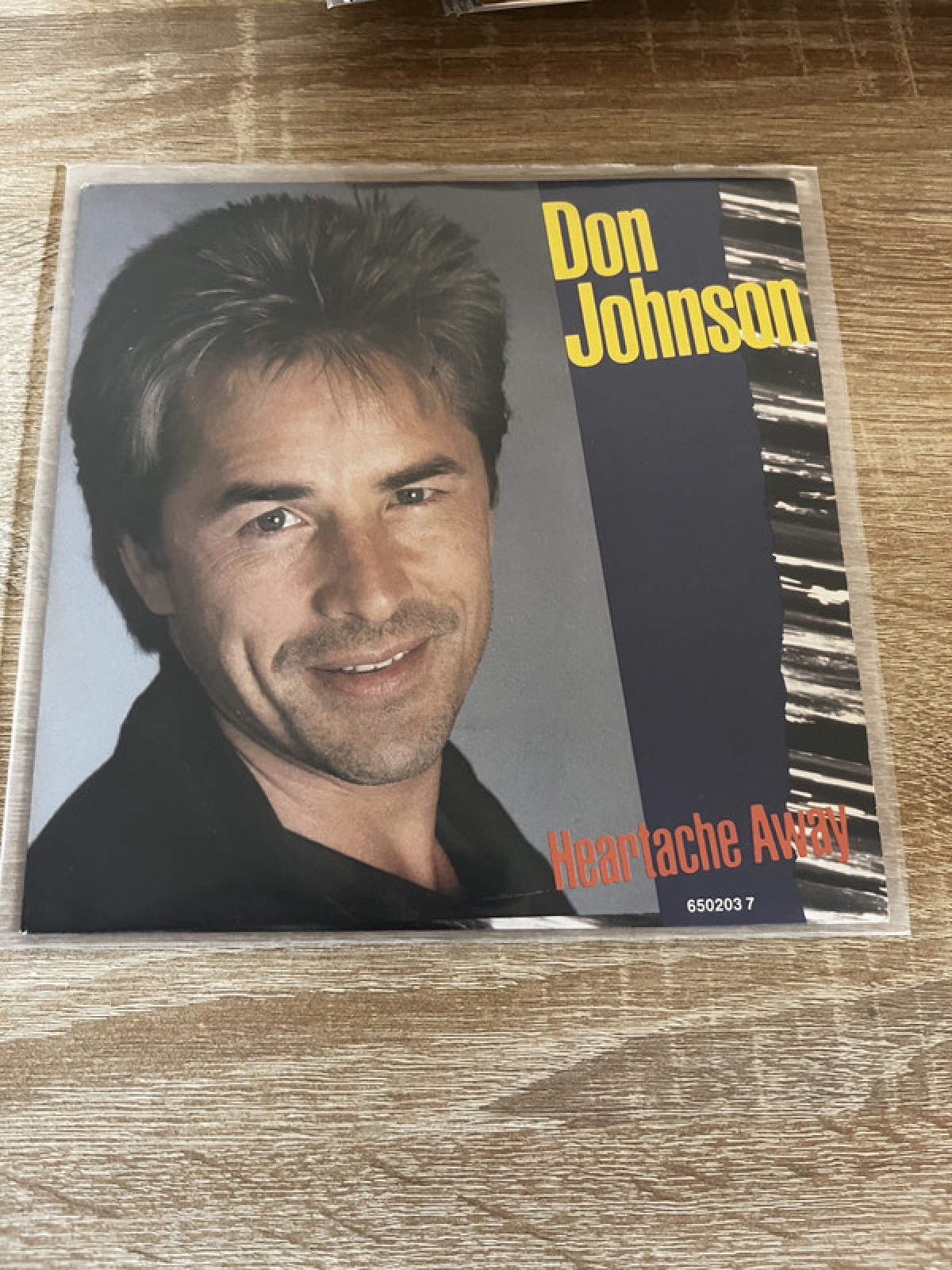 SINGLE / Don Johnson – Heartache Away