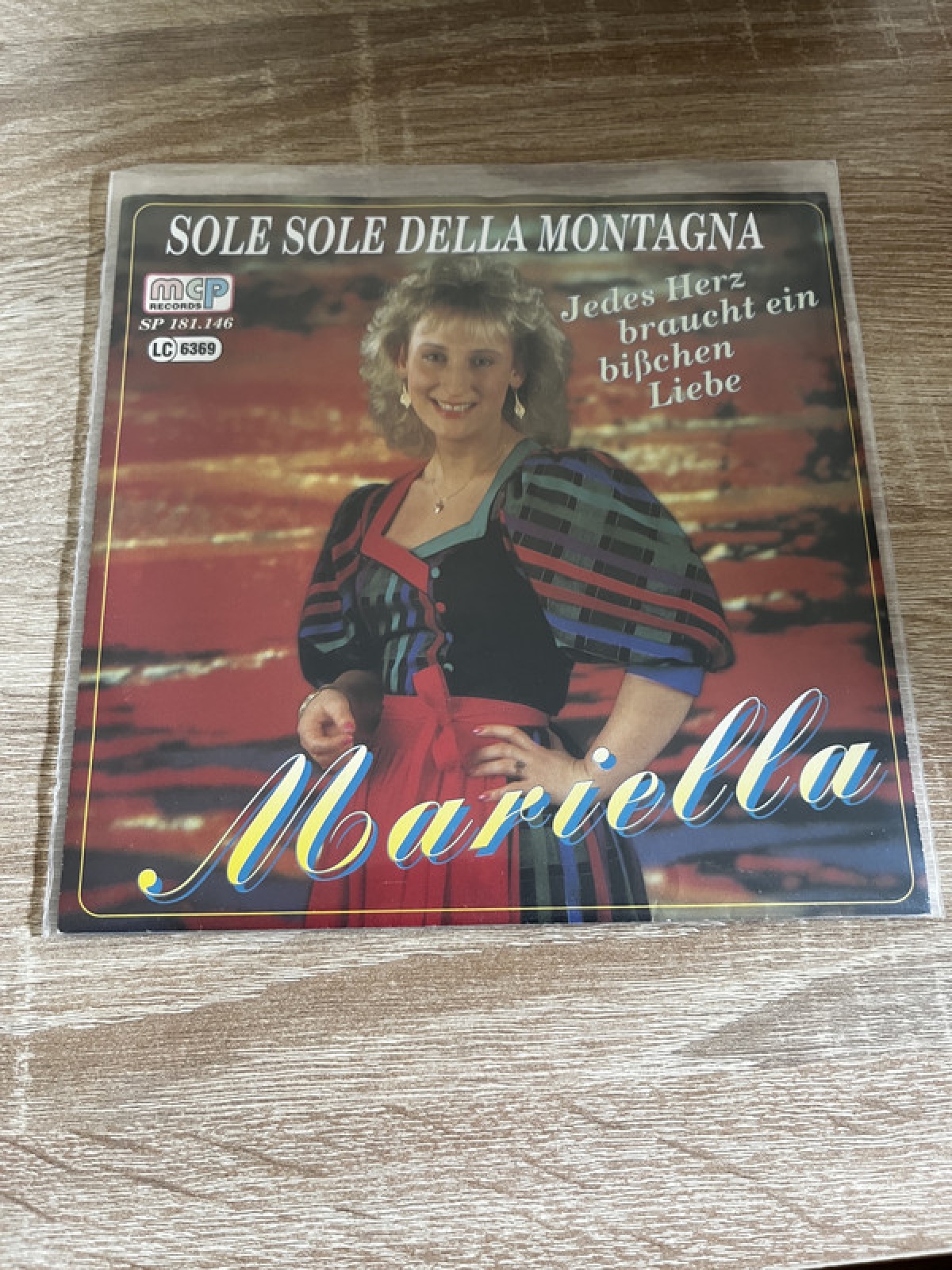 SINGLE / Mariella – Sole Sole Della Montagna / Jedes Herz Braucht Ein Bißchen Liebe